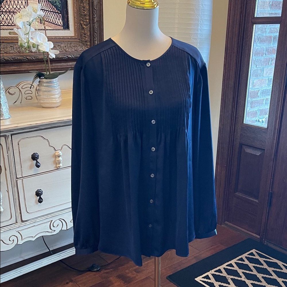 JJill Elegant Women's Navy Blouse with Button Detail